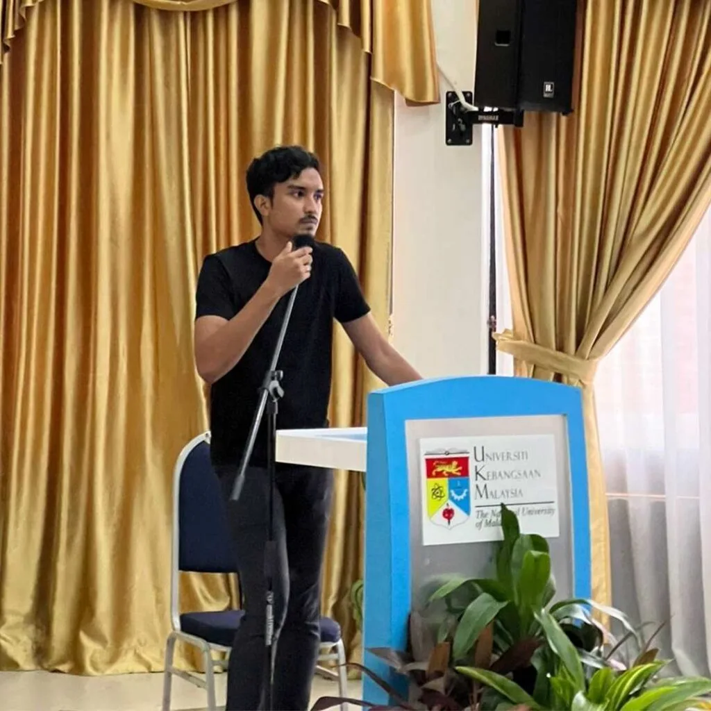 Atif Aiman Giving Talk at One of PSYCLUB's Program